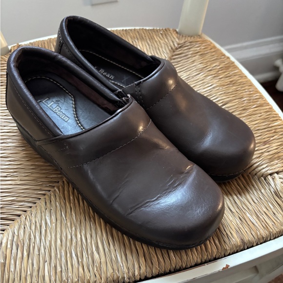 L.L. Bean Women’s Leather Clogs - size 7 chocolate brown - Picture 2 of 4